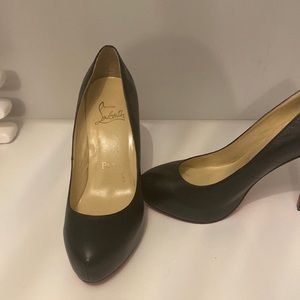 Black Louboutin black leather pumps with built-in platform and 4 in heel